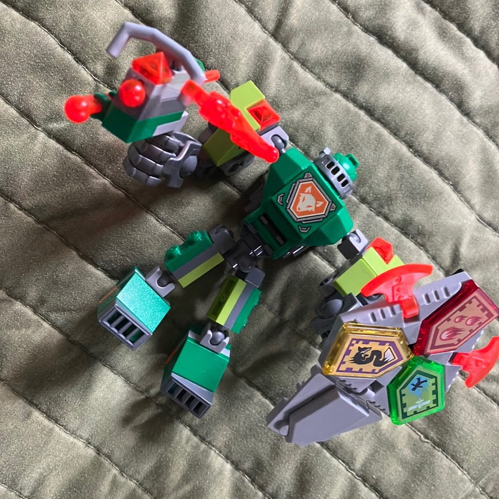 Lego Nexo Knights Juggernaut only missing one piece  of crossbow